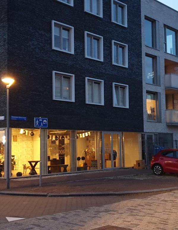 Wijde buitenfoto van Barber Poort barbershop in Almere Poort