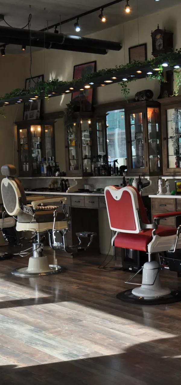 Vooraanzicht van Barber Poort Almere met klassieke barberpaal