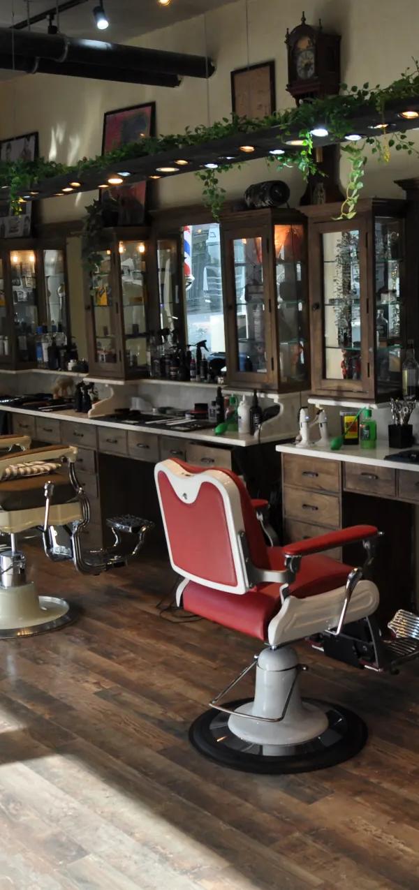 Vintage interieur met rode barberstoel — Barber Poort Almere Poort